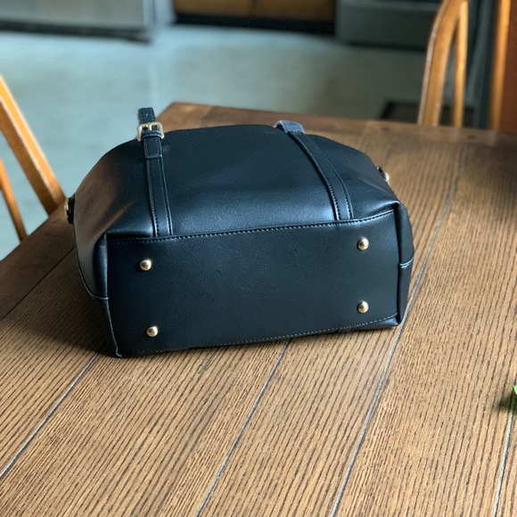 Black medium shoulder bag. - Picture 11 of 12